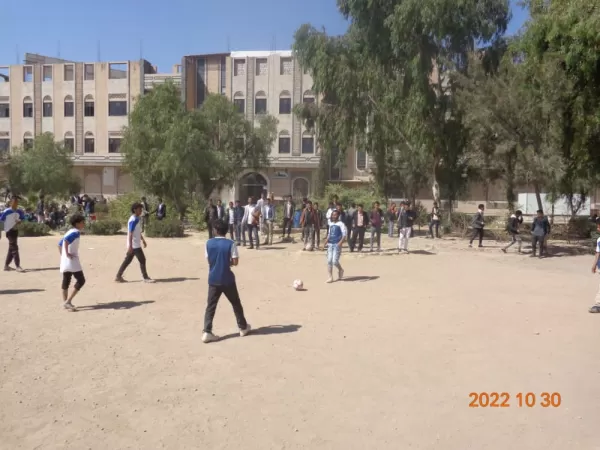 "فريق بكالوريوس الصيدلة يتوّج بطلاً لبطولة الطلاب المستجدين بجامعة الحكمة – ذمار"