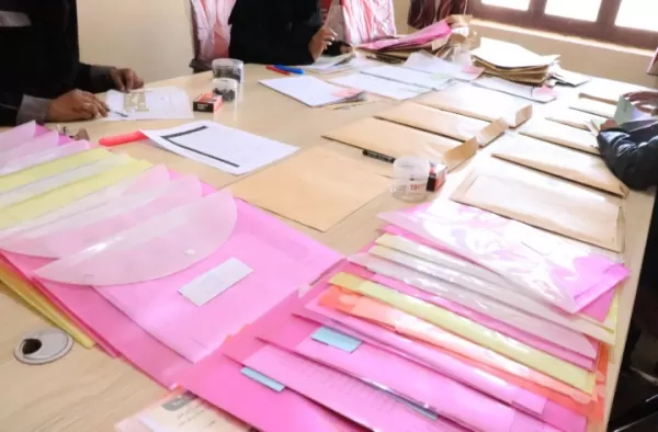 مركز التطوير وضمان الجودة بجامعة الحكمة – صنعاء يدشن تقييم الفصل الأول للكادر الإداري والأكاديمي للعام 2022-2023م