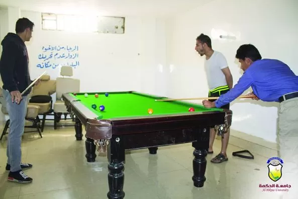 جامعة الحكمة تنظم لطلابها رحلة ترفيهية