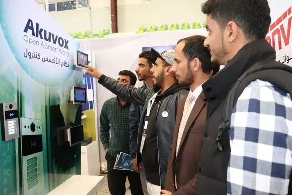 طلاب هندسة الاتصالات والشبكات في معرض سايتكس صنعاء لتقنية المعلومات والاتصالات