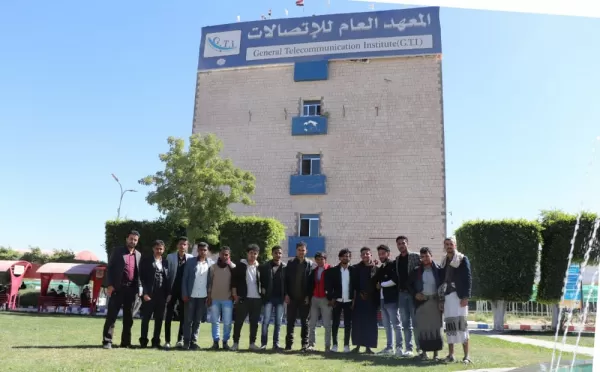 طلاب قسم تقنية المعلومات في زيارة علمية إلى المعهد العام للاتصالات