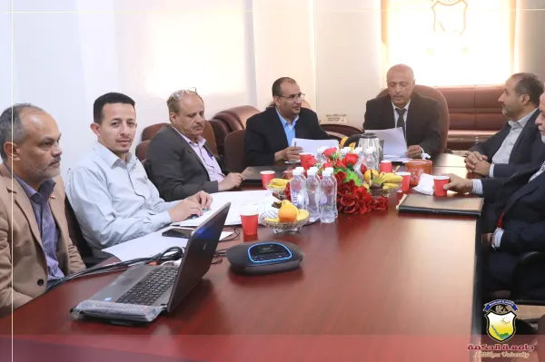 رئيس جامعة الحكمة الأستاذ الدكتور مختار دائل يعقد الاجتماع الدوري لمجلس الجامعة
