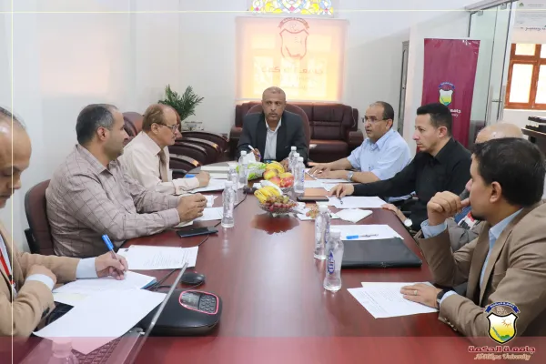 رئيس جامعة الحكمة الأستاذ الدكتور مختار دائل يعقد الاجتماع الدوري لمجلس الجامعة