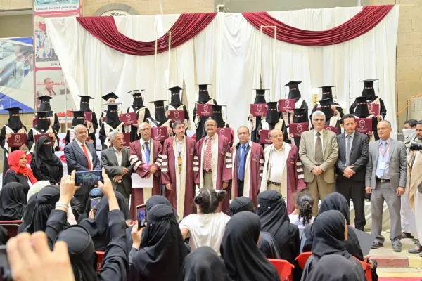 جامعة الحكمة بصنعاء تدشن مشروع احتفالات التخرج لجميع كلياتها بحفل خطابي لخريجي كلية العلوم الإدارية و الإنسانية
