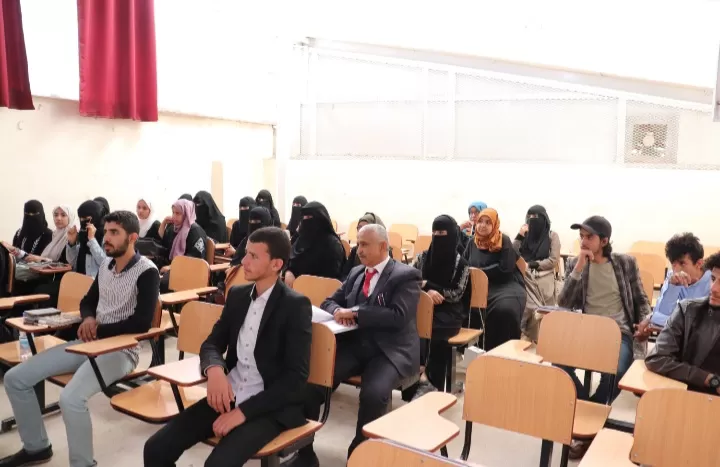 رئيس جامعة الحكمة أ.د / مختار دائل يرحب بالطلاب المستجدين للعام 2022 / 2023م