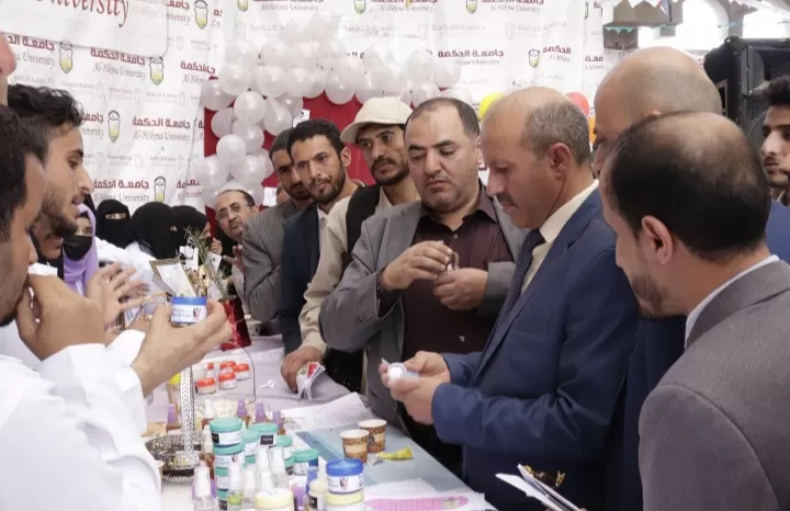 افتتاح معرض طبي صيدلي وندوة علمية بمناسبة اليوم العالمي للصيدلة بجامعة الحكمة