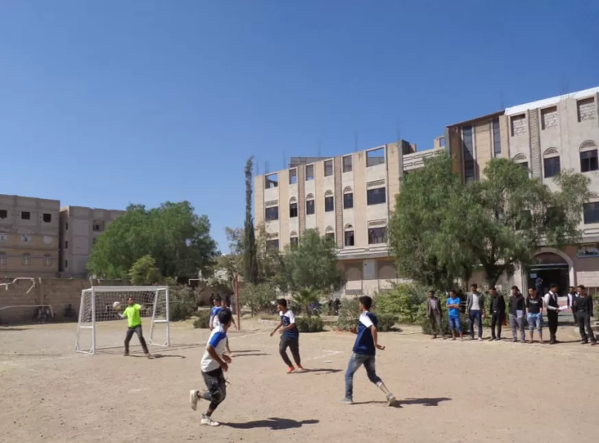 "تزامناً مع إحتفاﻻت بلادنا بأعياد ثورة أكتوبر جامعة الحكمة - ذمار تختتم بطولة طلاب الدبلوم لكرة القدم الخماسية للعام 2022-2023م"