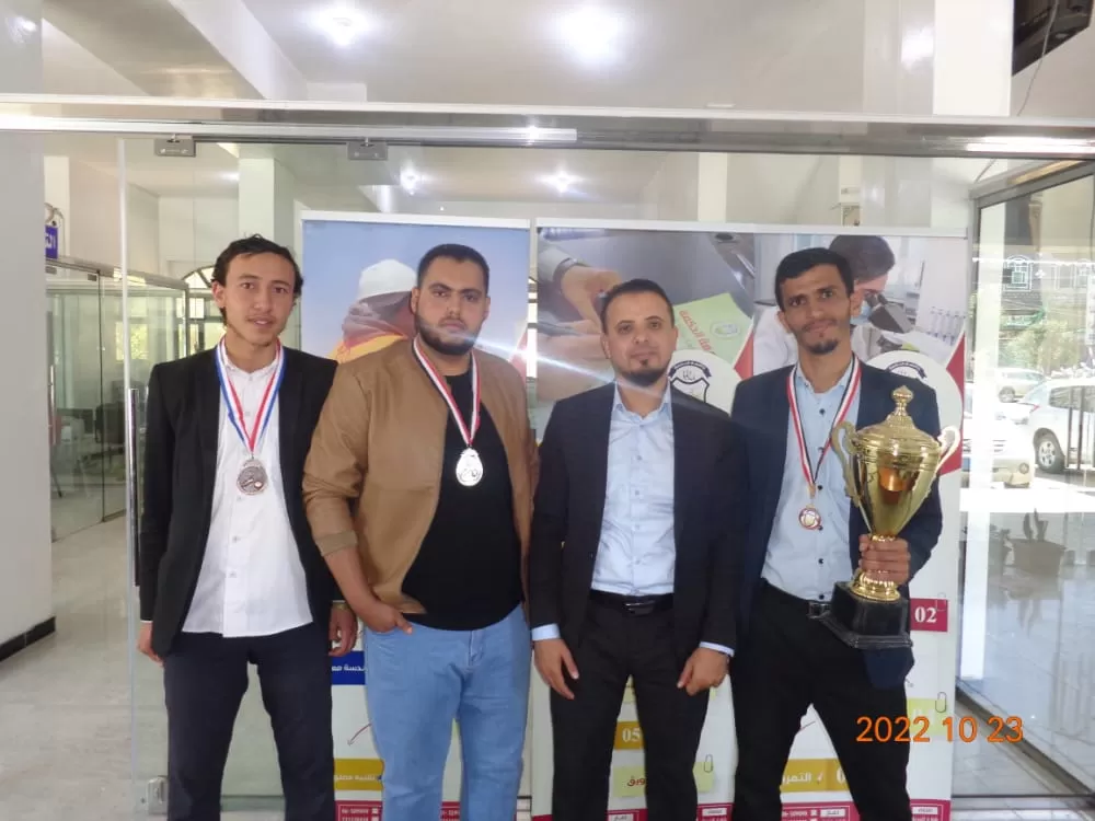 "العيزري يُتـوَّج بطلاً لبطولة الشطرنج والقاضي وصيفاً والقحطاني ثالثاً بجامعة الحكمة - ذمار"