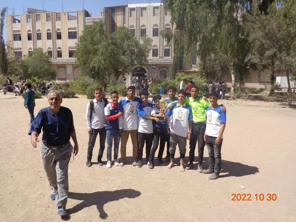 "فريق بكالوريوس الصيدلة يتوّج بطلاً لبطولة الطلاب المستجدين بجامعة الحكمة – ذمار"