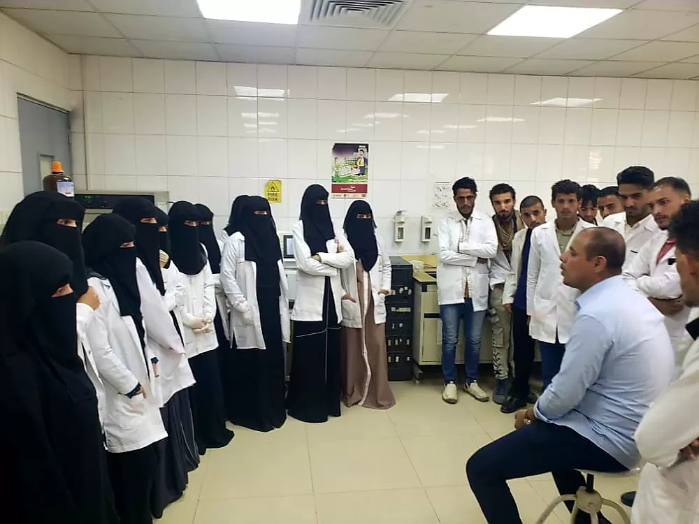 المركز الوطني لمختبرات الصحة يستقبل طلاب مؤسسة الحكمة – فرع ذمار