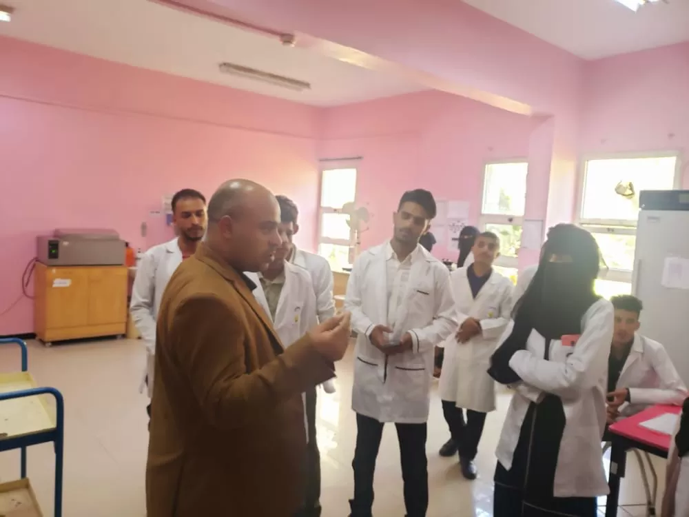 المركز الوطني لمختبرات الصحة يستقبل طلاب مؤسسة الحكمة – فرع ذمار