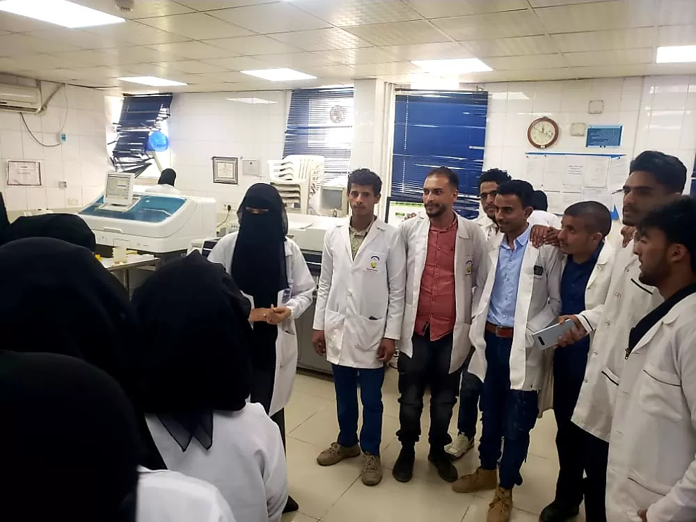 المركز الوطني لمختبرات الصحة يستقبل طلاب مؤسسة الحكمة – فرع ذمار