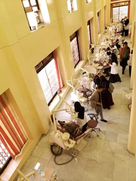 العيادات الاستشارية للأسنان وضمن مساهمات مركز خدمة المجتمع بجامعة الحكمة - صنعاء