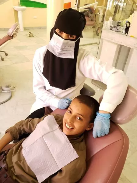 العيادات الاستشارية للأسنان وضمن مساهمات مركز خدمة المجتمع بجامعة الحكمة - صنعاء