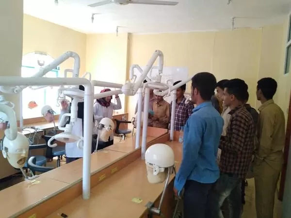 طلاب مدرسة باكثير في زيارة لجامعة الحكمة