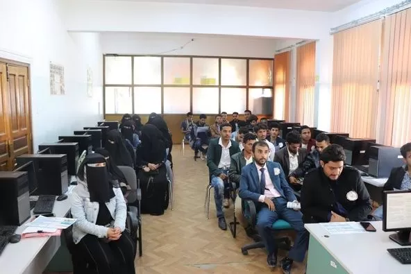 طلاب كلية الحاسوب قسم تقنية معلومات يقومون بزيارة علمية للمعهد العام للاتصالات بصنعاء