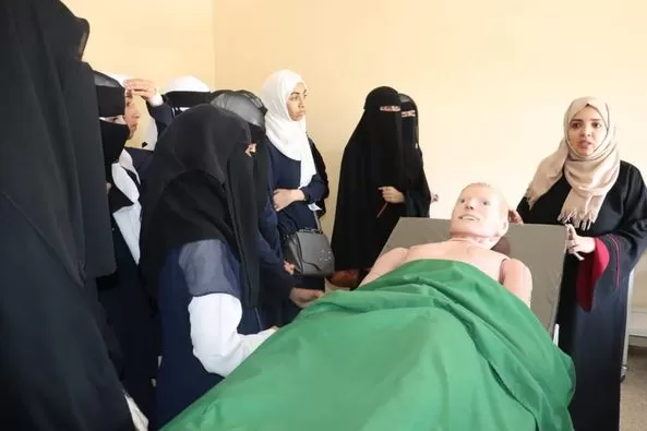 إدارة القبول والتسجيل تنظم الزيارة العلمية لطالبات الثانوية العامة لمدرسة سالم الصباح بأمانة العاصمة