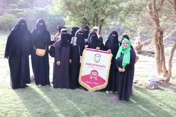 جامعة الحكمة تنظم رحلتين ترفيهية لموظفيها إلى وادي حضور وسردود