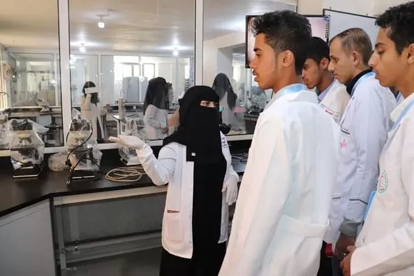 جامعة الحكمة تستقبل طلاب مدارس الإشراق الحديثة