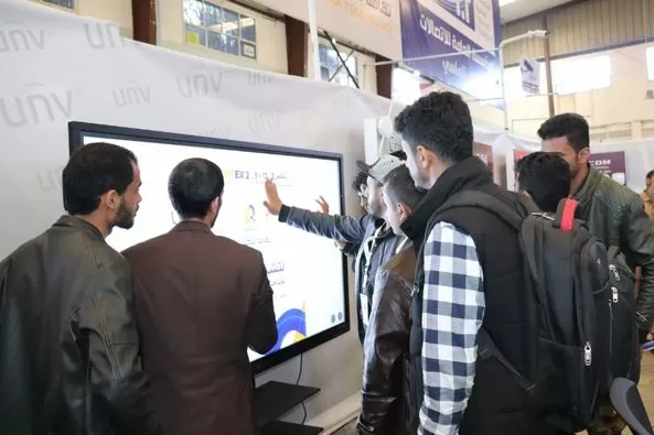 طلاب هندسة الاتصالات والشبكات في معرض سايتكس صنعاء لتقنية المعلومات والاتصالات