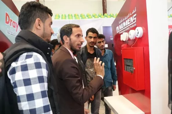 طلاب هندسة الاتصالات والشبكات في معرض سايتكس صنعاء لتقنية المعلومات والاتصالات