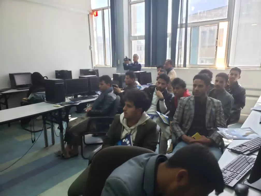 طلاب قسم تقنية المعلومات في زيارة علمية إلى المعهد العام للاتصالات