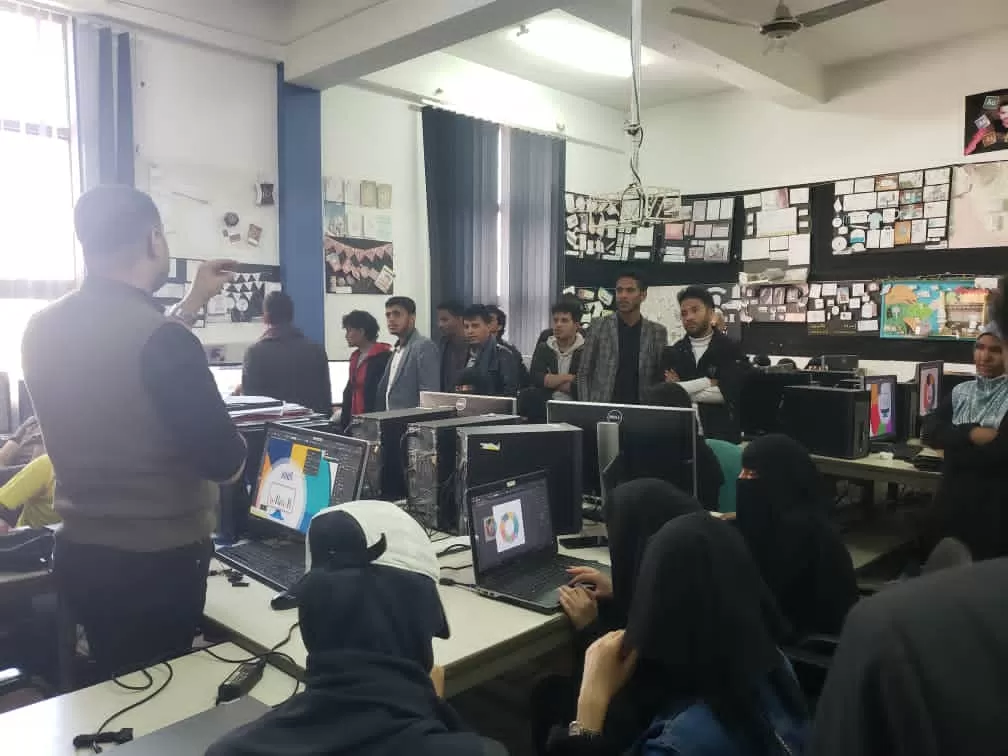 طلاب قسم تقنية المعلومات في زيارة علمية إلى المعهد العام للاتصالات