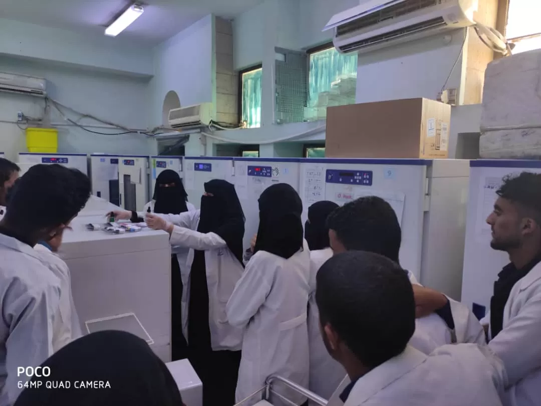 طلاب المختبرات بجامعة الحكمة - ذمار يزورون المركز الوطني لنقل الدم وابحاثه