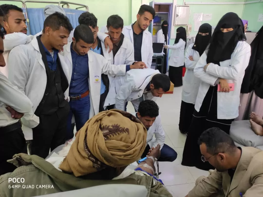 طلاب المختبرات بجامعة الحكمة - ذمار يزورون المركز الوطني لنقل الدم وابحاثه