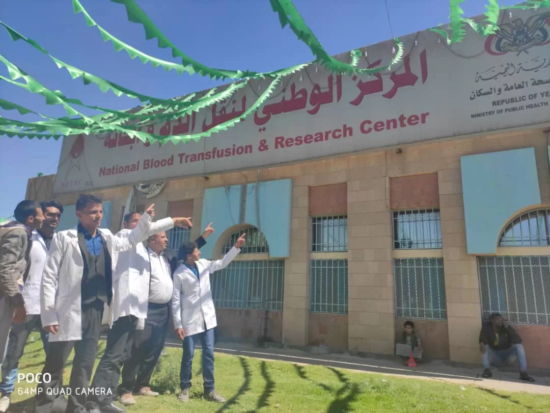 طلاب المختبرات بجامعة الحكمة - ذمار يزورون المركز الوطني لنقل الدم وابحاثه
