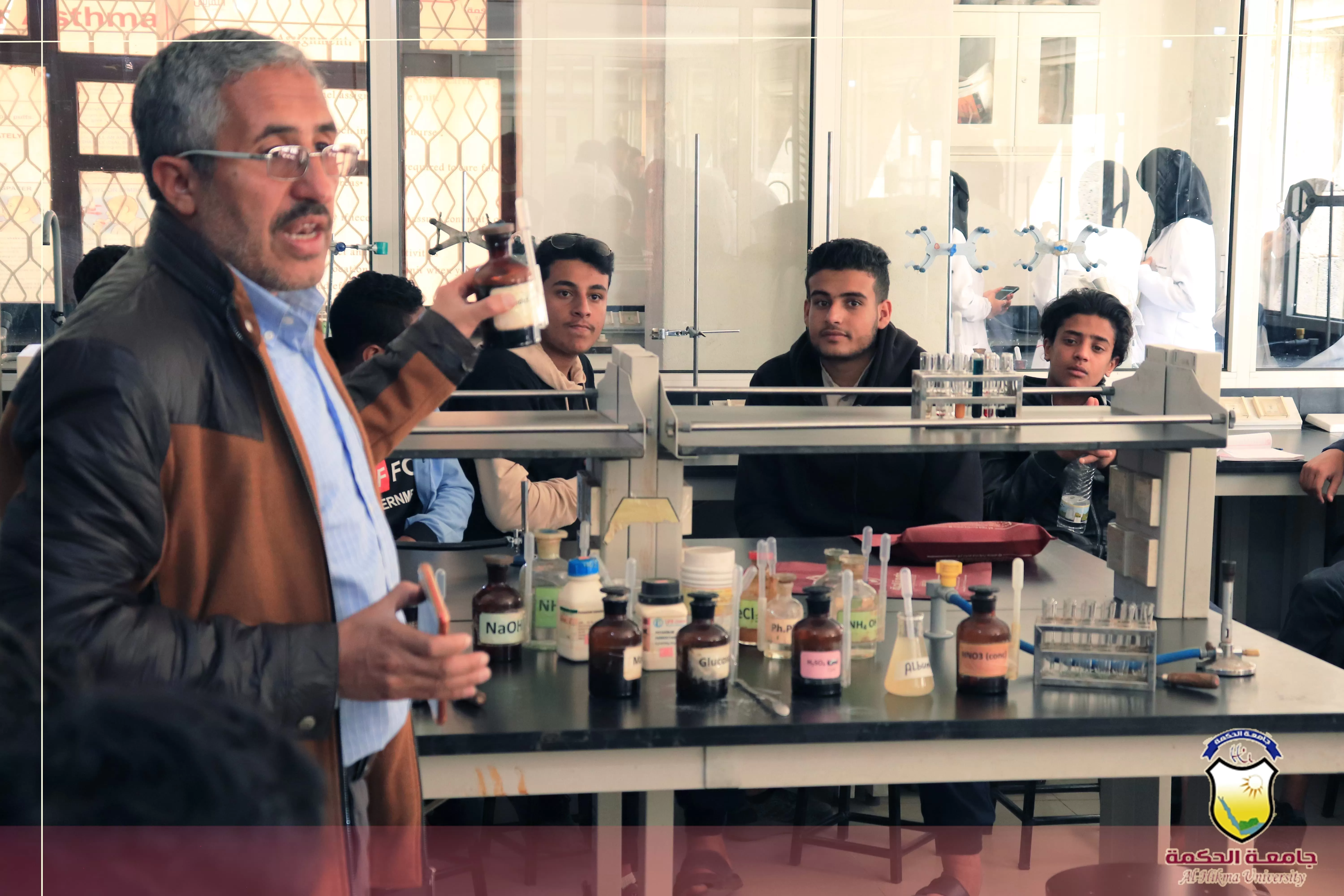 جامعة الحكمة تستقبل الزيارات العلمية لطلاب الثانوية العامة من المدارس الأهلية والحكومية بصنعاء