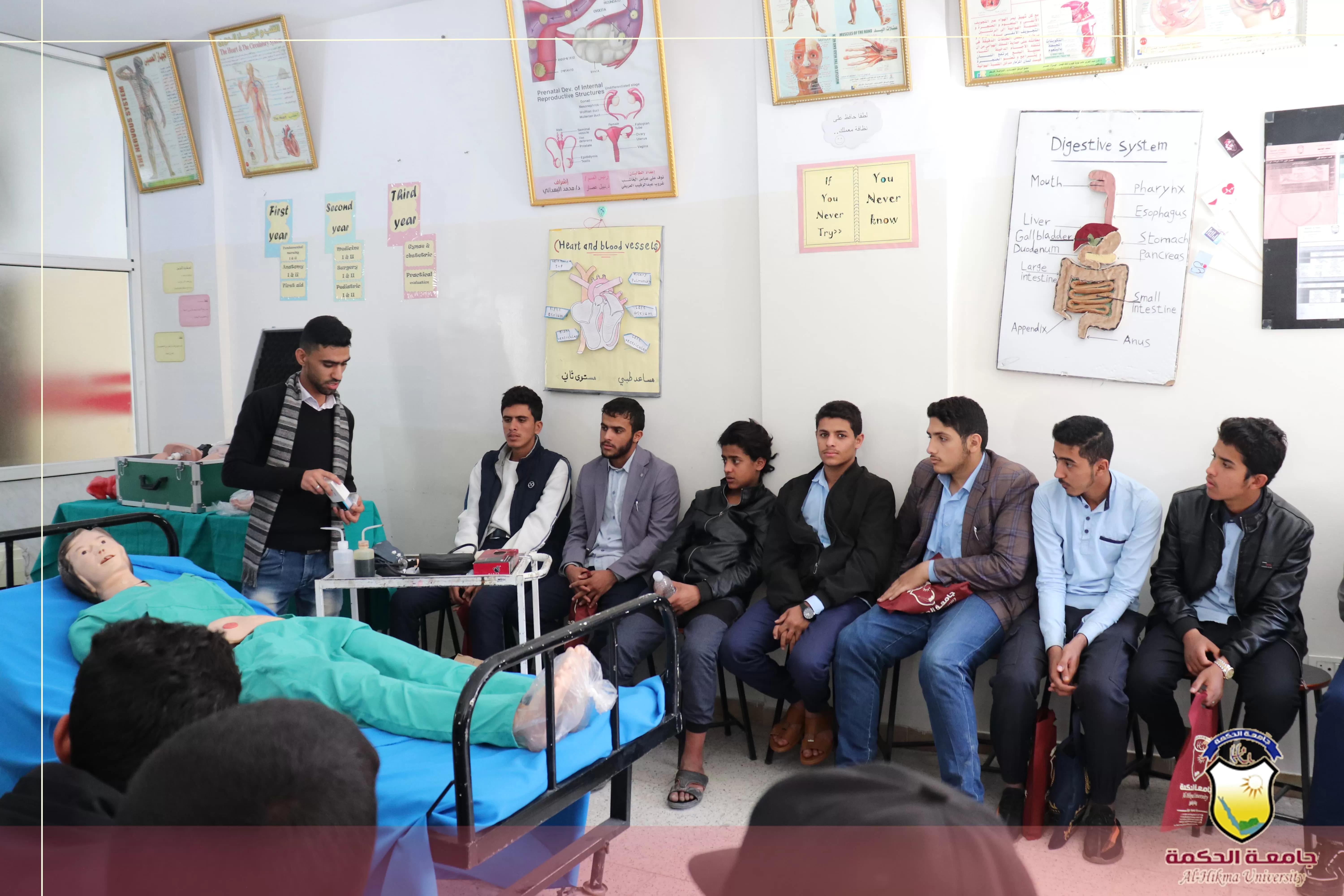 جامعة الحكمة تستقبل الزيارات العلمية لطلاب الثانوية العامة من المدارس الأهلية والحكومية بصنعاء