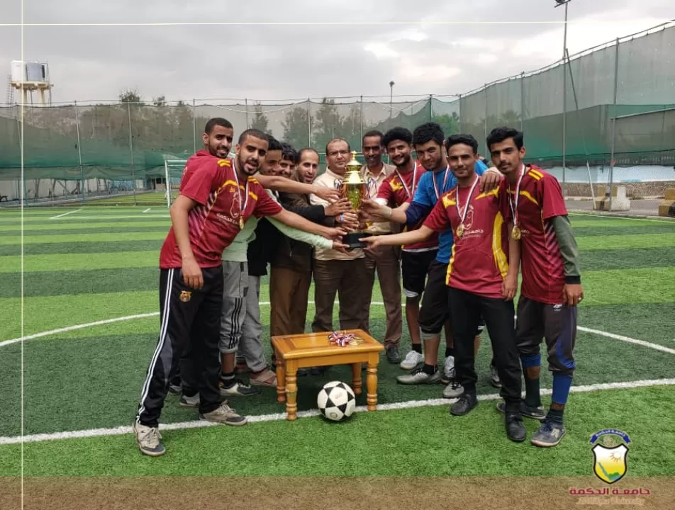 فريق قسم الصيدلة م4 يتوّج بالفوز بكأس رئيس جامعة الحكمة لكرة القدم