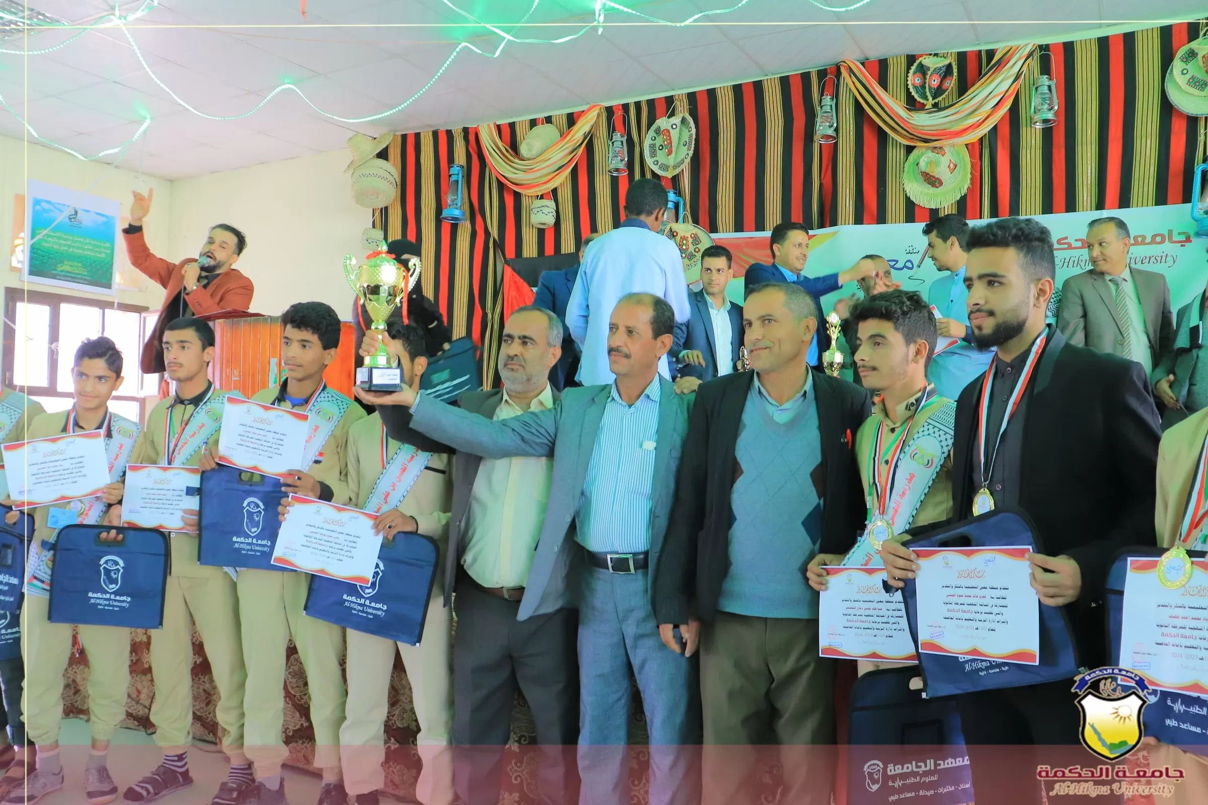 جامعة الحكمة تكرّم الطلاب الفائزين بالمسابقة المنهجية العلمية الثقافية للمرحلة الثانوية بمنطقة معين التعليمية
