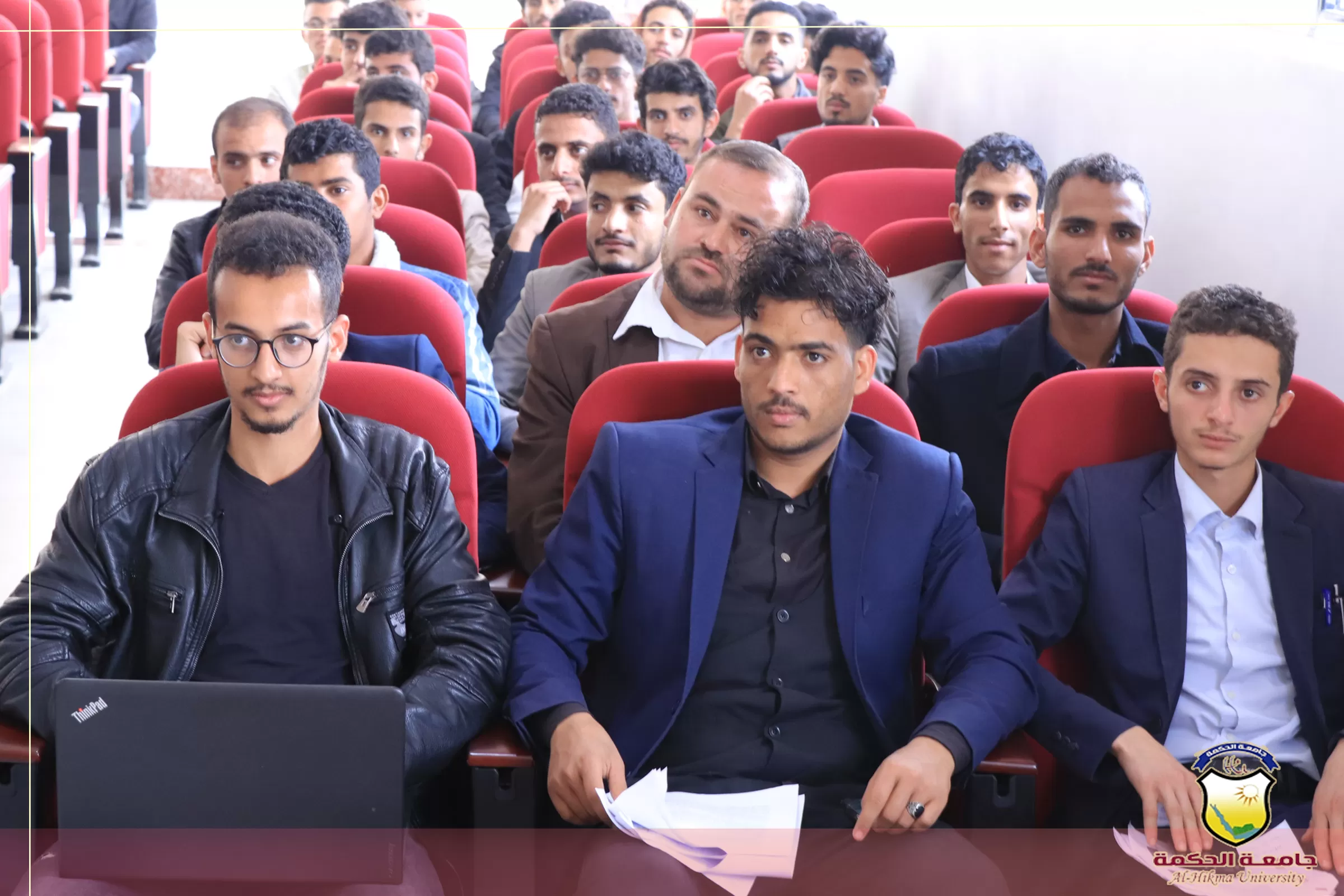 طلبة قسم طب وجراحة الفم والأسنان بكلية العلوم الطبية في جامعة الحكمة - صنعاء يناقشون أبحاث مقرر مناهج البحث العلمي