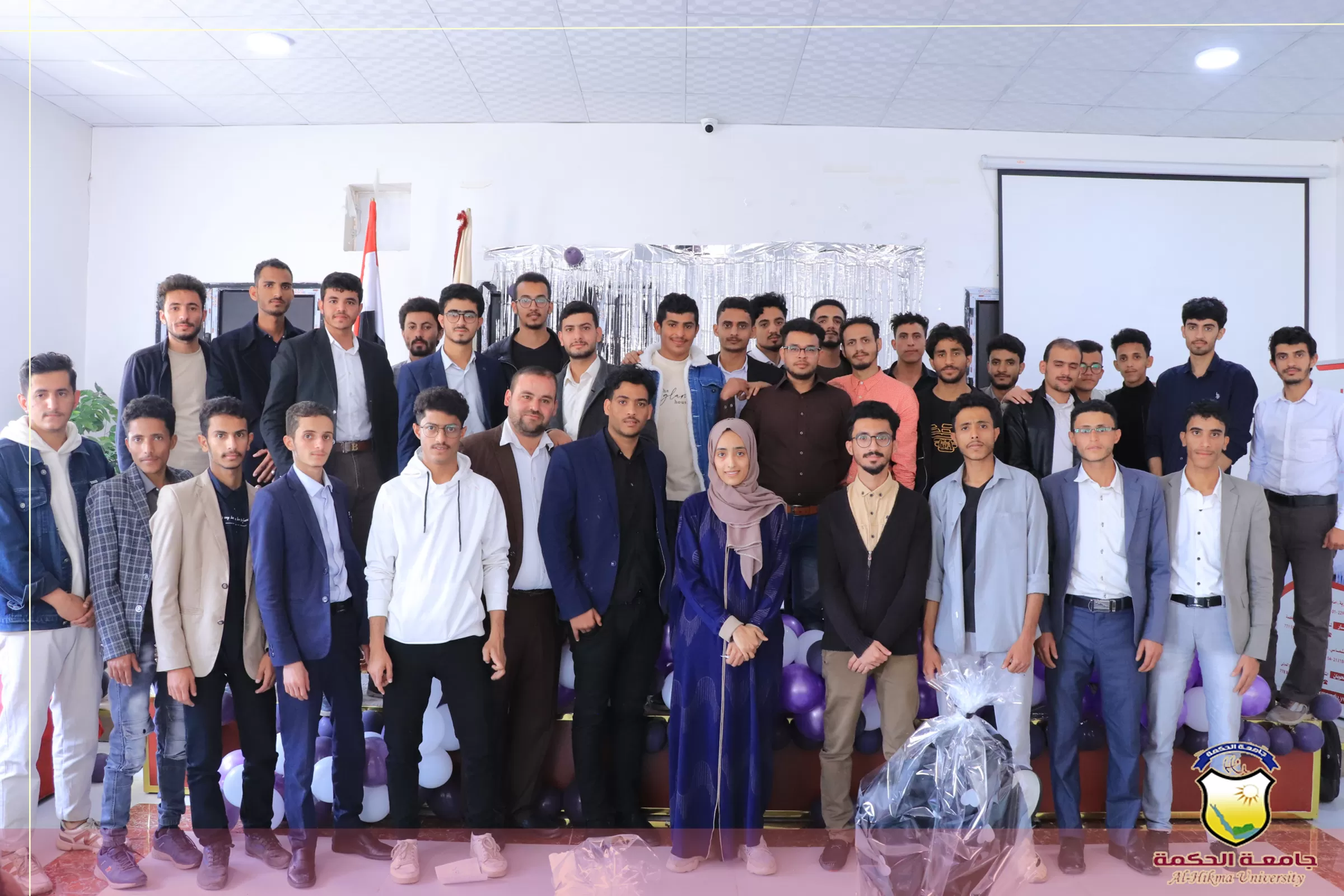 طلبة قسم طب وجراحة الفم والأسنان بكلية العلوم الطبية في جامعة الحكمة - صنعاء يناقشون أبحاث مقرر مناهج البحث العلمي