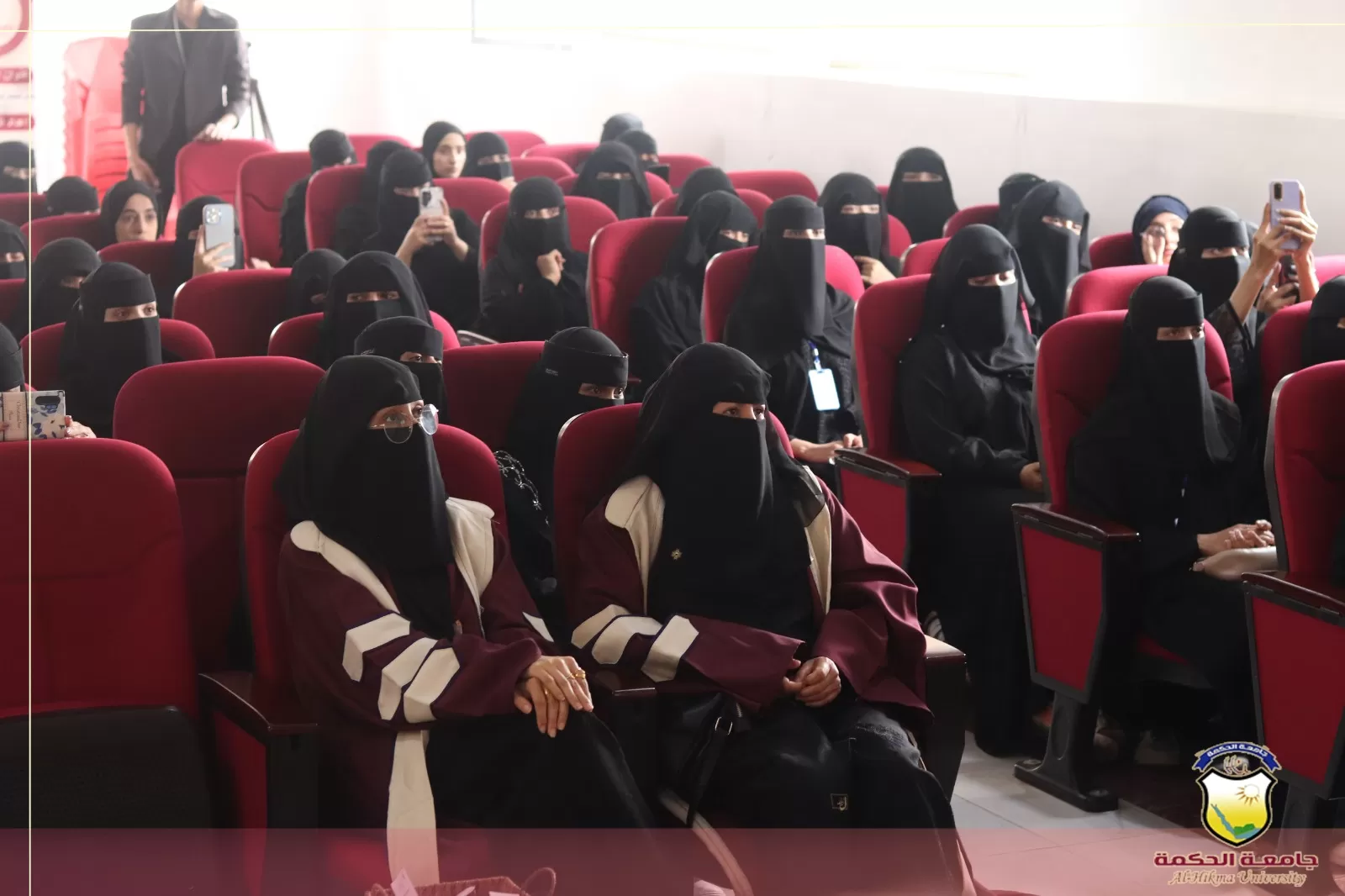 كلية العلوم الطبية بجامعة الحكمة تقيم المناقشات العلنية لأبحاث تخرج طلاب قسم طب وجراحة الفم والأسنان