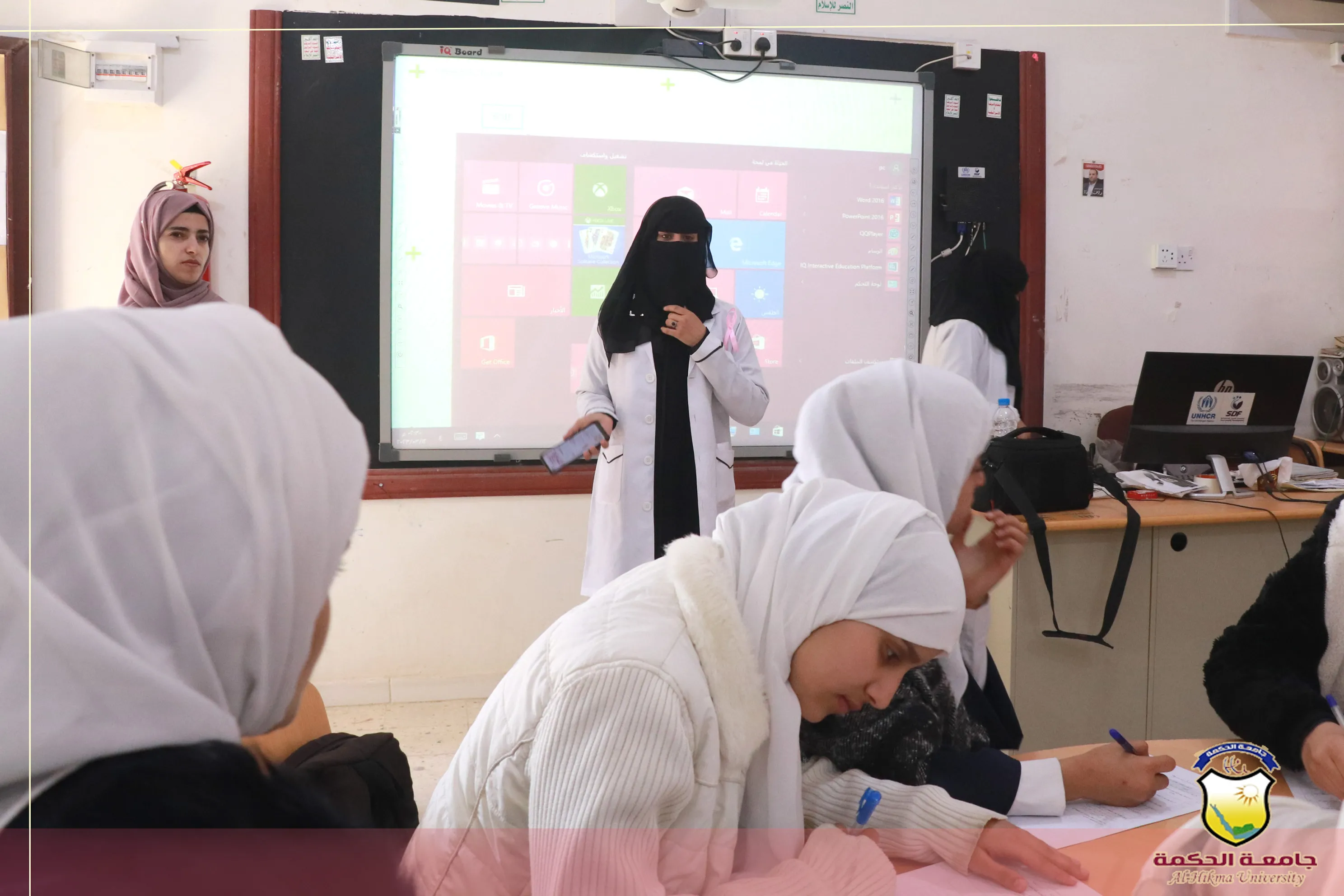قسم التمريض بجامعة الحكمة يختتم برنامج الحملة التوعوية حول سرطان الثدي في عدد من مدارس العاصمة
