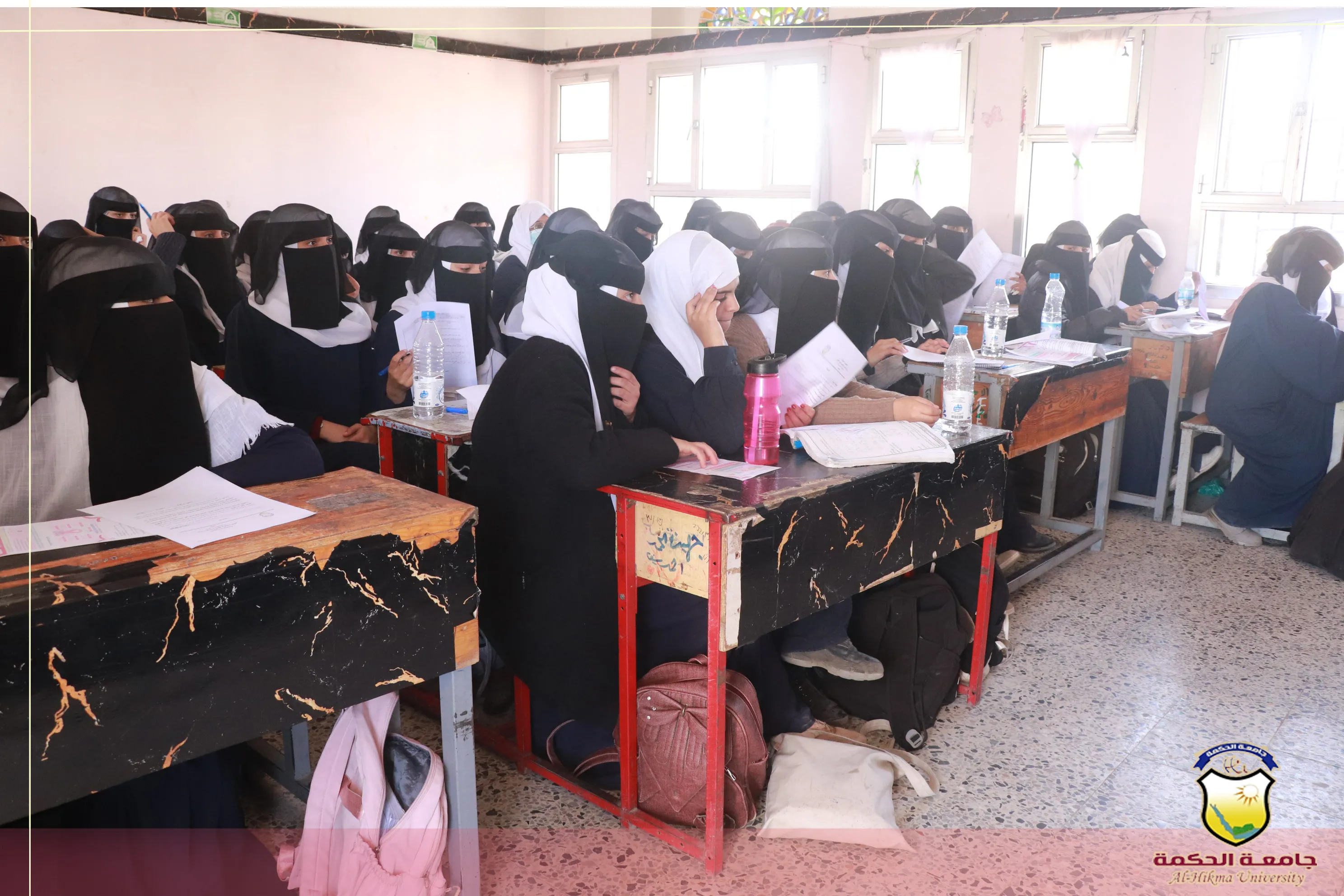 قسم التمريض بجامعة الحكمة يختتم برنامج الحملة التوعوية حول سرطان الثدي في عدد من مدارس العاصمة