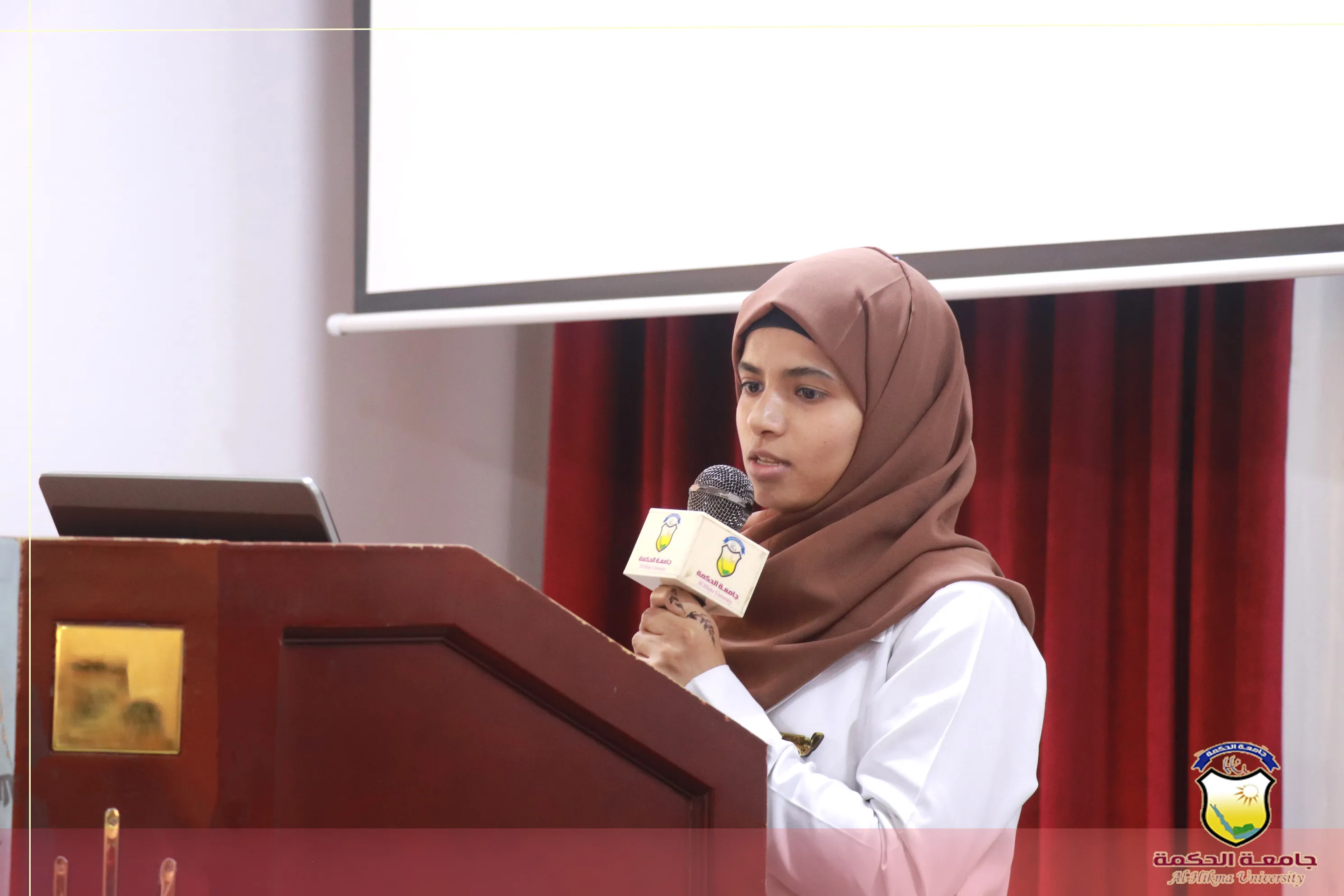 برعاية رئاسة جامعة الحكمة؛ تقيم كلية العلوم الطبية المؤتمر العلمي الثاني لمناقشة أبحاث تخرج الدفعة الثانية - قسم طب عام وجراحة