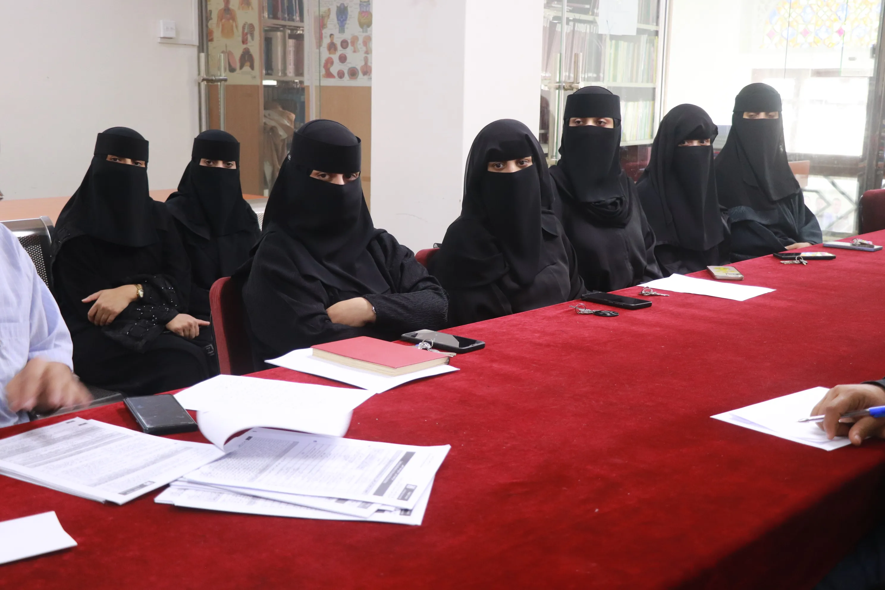 رئاسة جامعة الحكمة تعقد إجتماعها الدوري مع منسقي الأقسام ومسؤولي المعامل العلمية من جميع الكليات والتخصصات