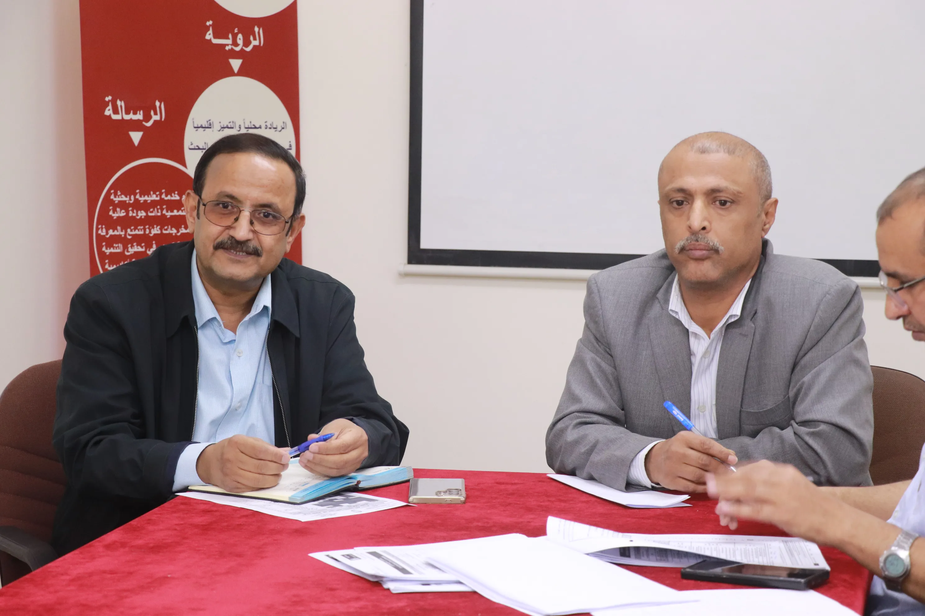 رئاسة جامعة الحكمة تعقد إجتماعها الدوري مع منسقي الأقسام ومسؤولي المعامل العلمية من جميع الكليات والتخصصات
