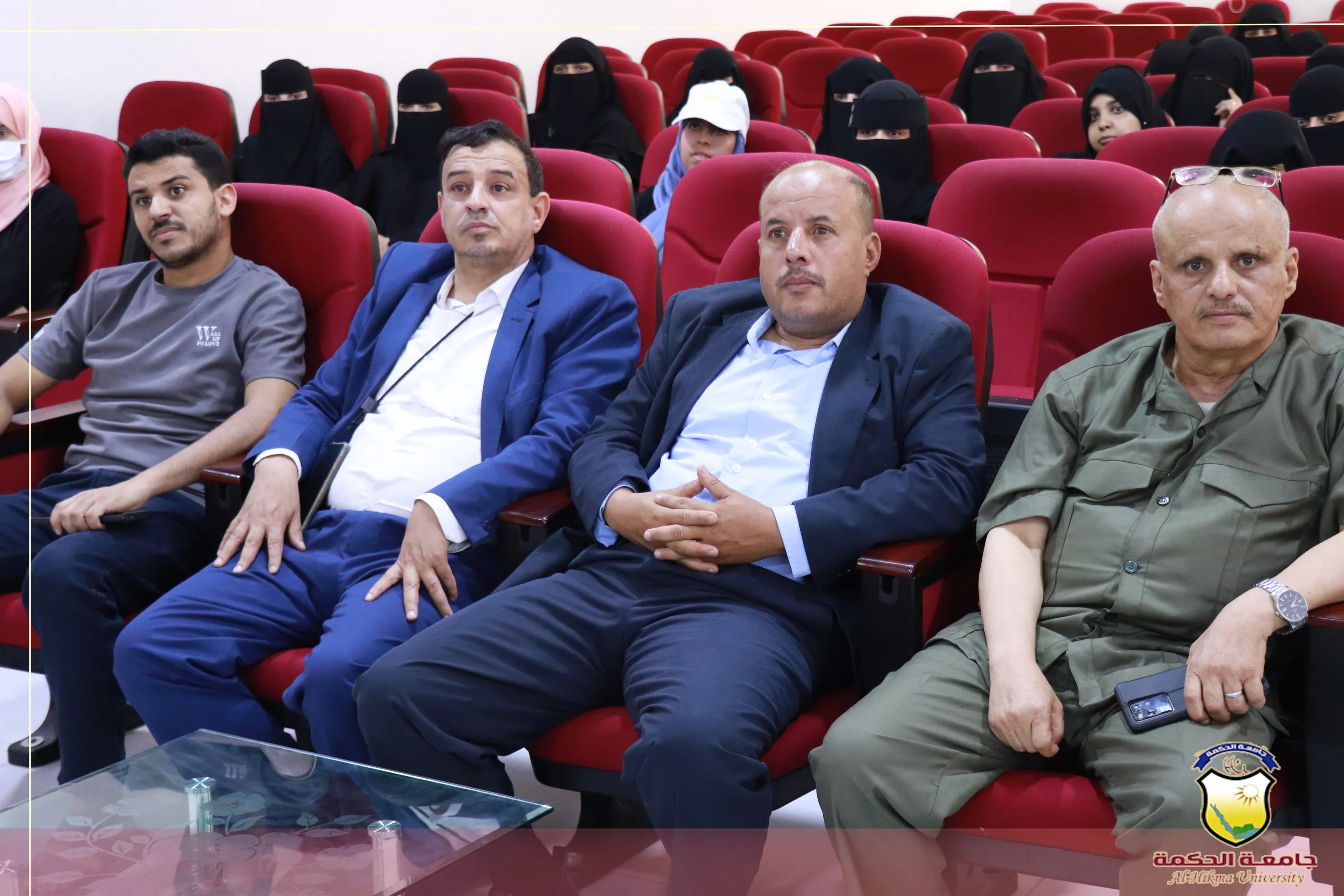 برعاية رئاسة جامعة الحكمة؛ كلية العلوم الإدارية والإنسانية تقيم دورة تدريبية حول استخدام الذكاء الاصطناعي في البحث العلمي والنشر الدولي