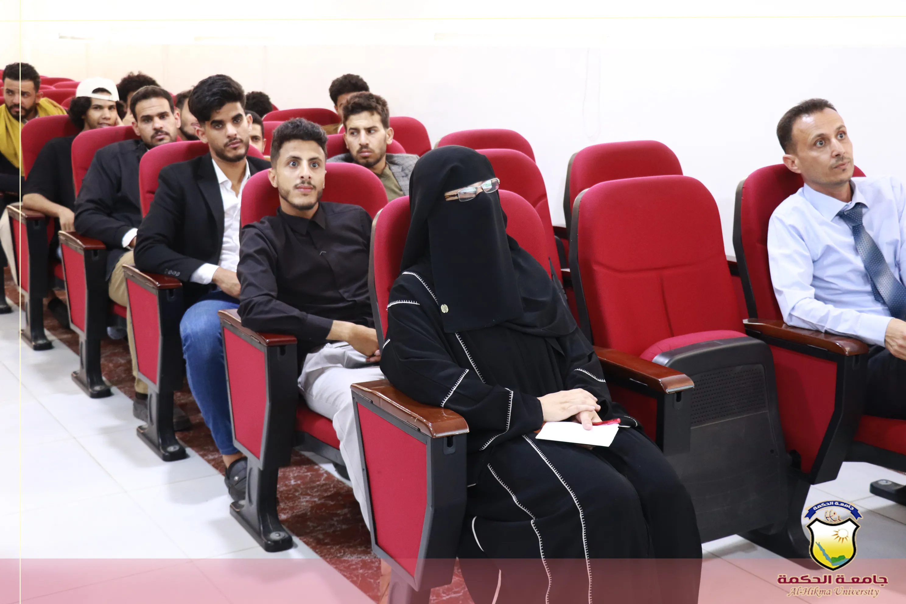 برعاية رئاسة جامعة الحكمة؛ كلية العلوم الإدارية والإنسانية تقيم دورة تدريبية حول استخدام الذكاء الاصطناعي في البحث العلمي والنشر الدولي