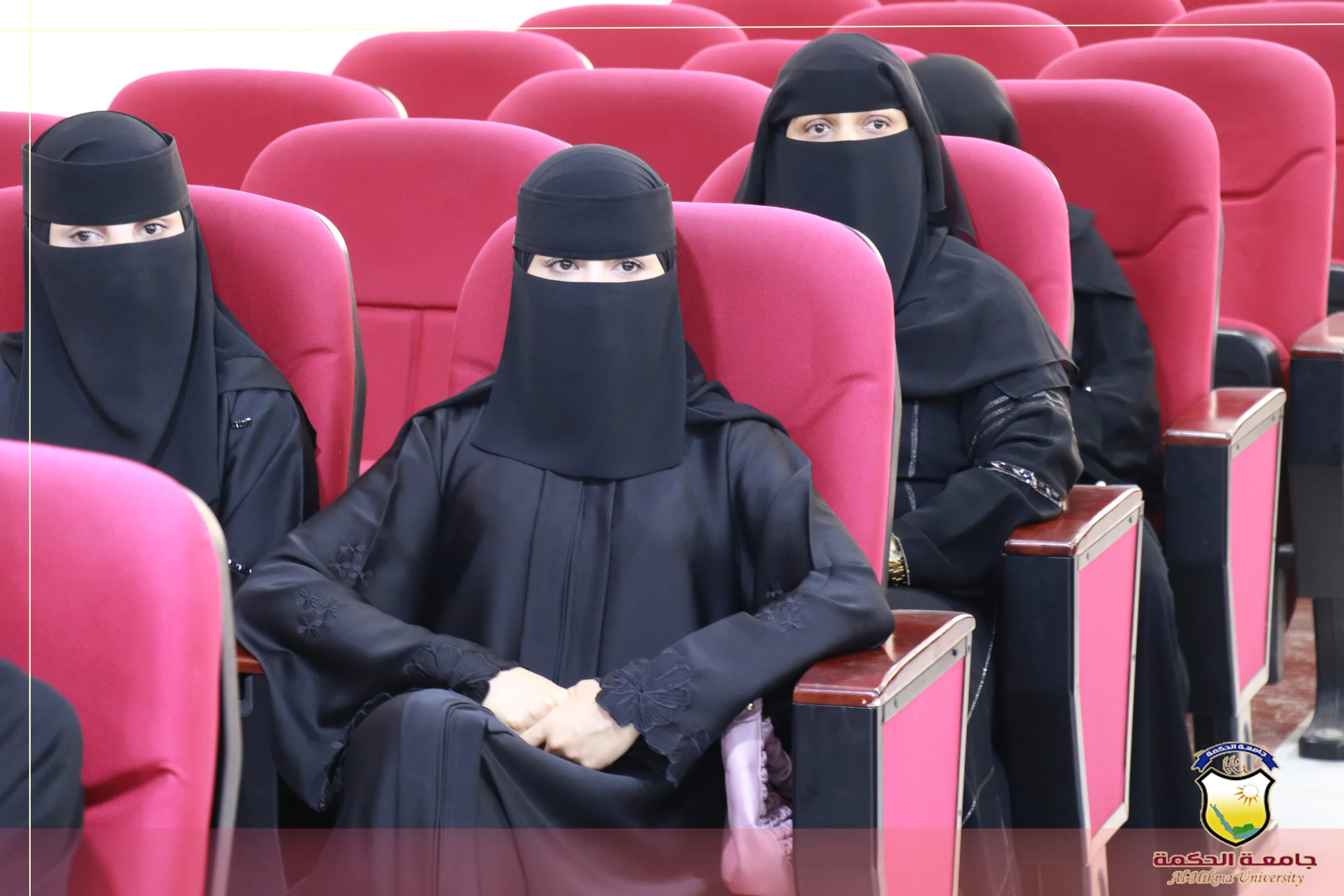 برعاية رئاسة جامعة الحكمة؛ كلية العلوم الإدارية والإنسانية تقيم دورة تدريبية حول استخدام الذكاء الاصطناعي في البحث العلمي والنشر الدولي