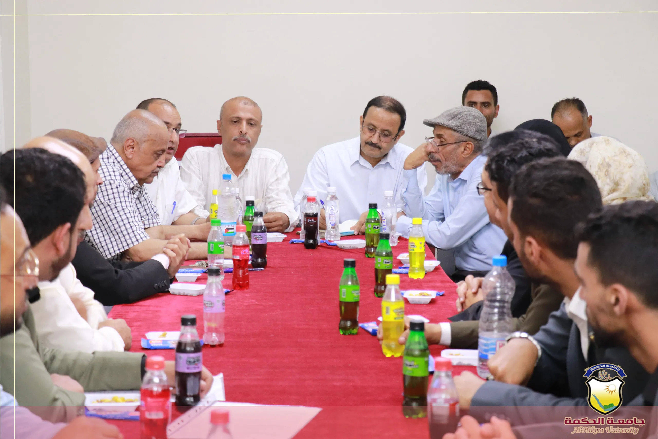 جامعة الحكمة تقيم جلسة معايدة للكادر الإداري والأكاديمي بصنعاء