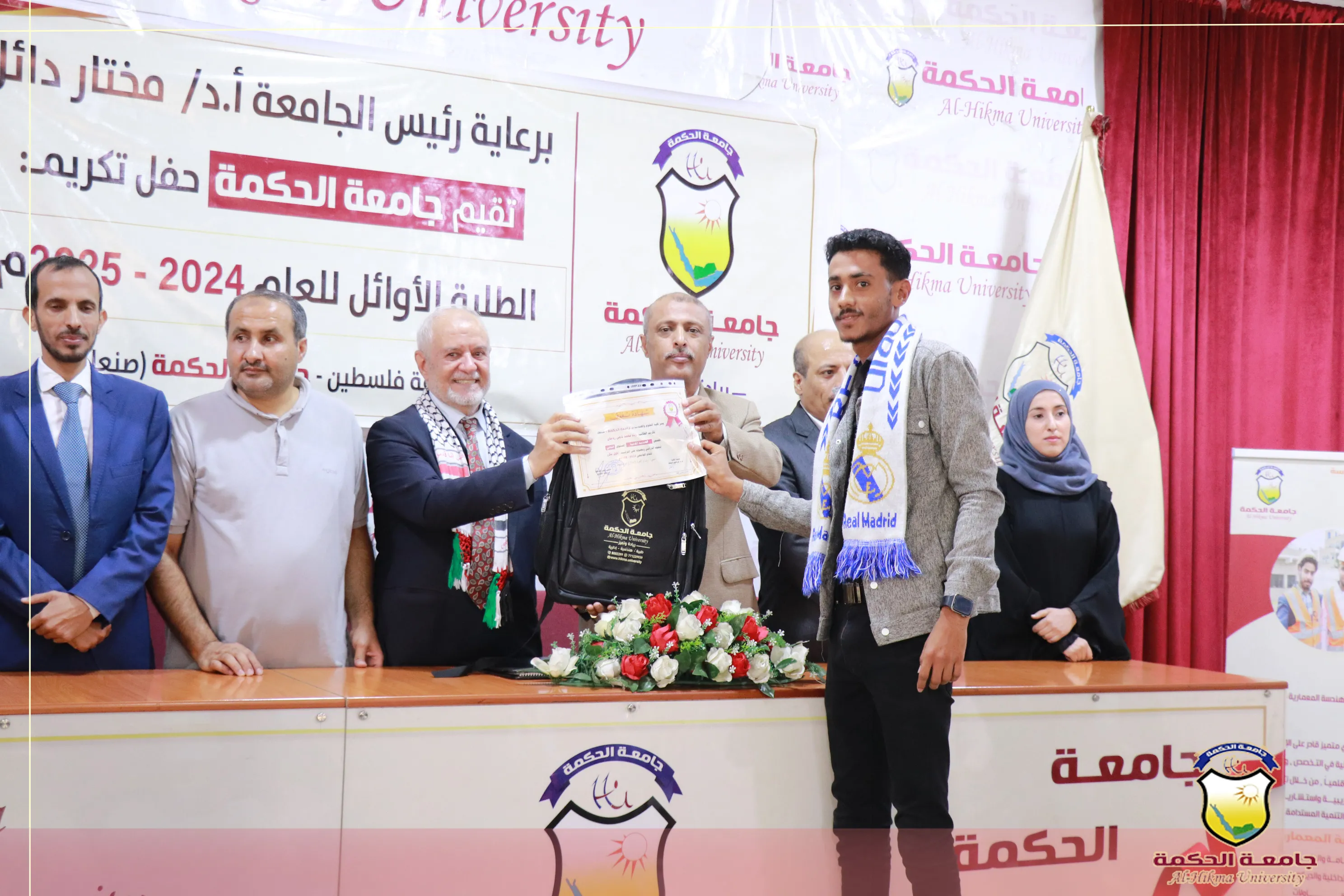 لليوم الثاني على التوالي؛ جامعة الحكمة تكرّم طلابها الأوائل للعام 2025/2024م بكلية العلوم والهندسة