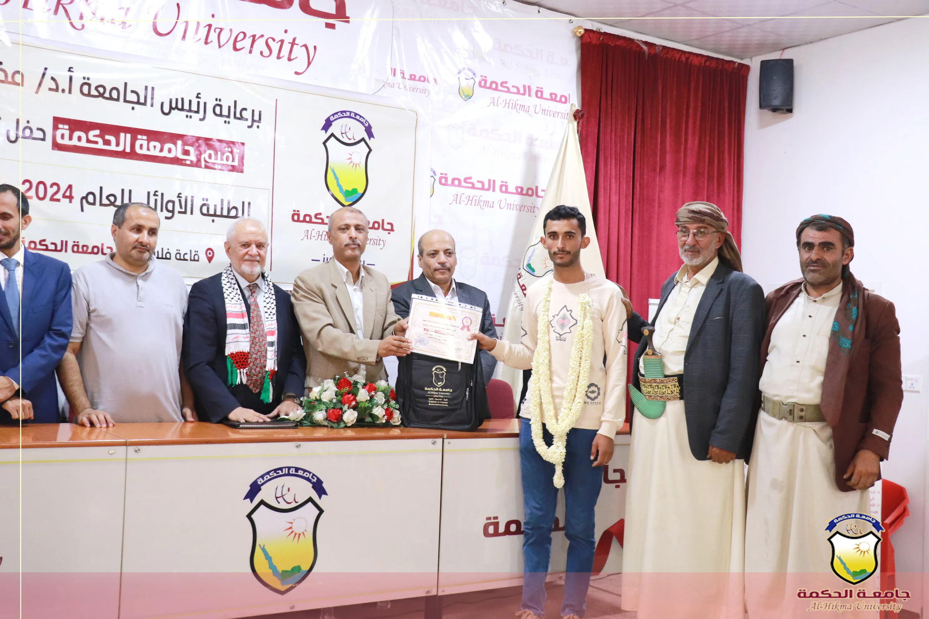 لليوم الثاني على التوالي؛ جامعة الحكمة تكرّم طلابها الأوائل للعام 2025/2024م بكلية العلوم والهندسة