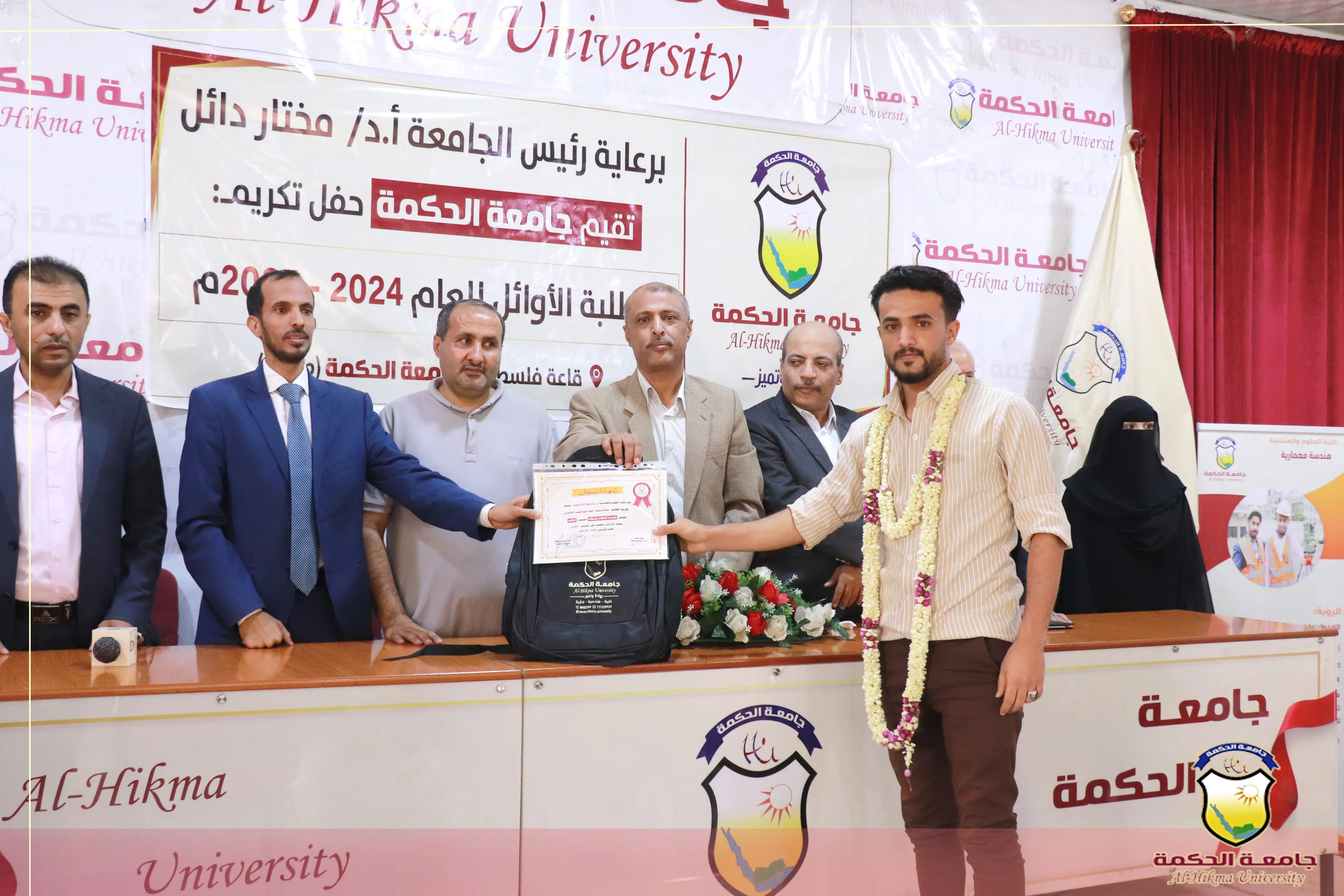 لليوم الثاني على التوالي؛ جامعة الحكمة تكرّم طلابها الأوائل للعام 2025/2024م بكلية العلوم والهندسة