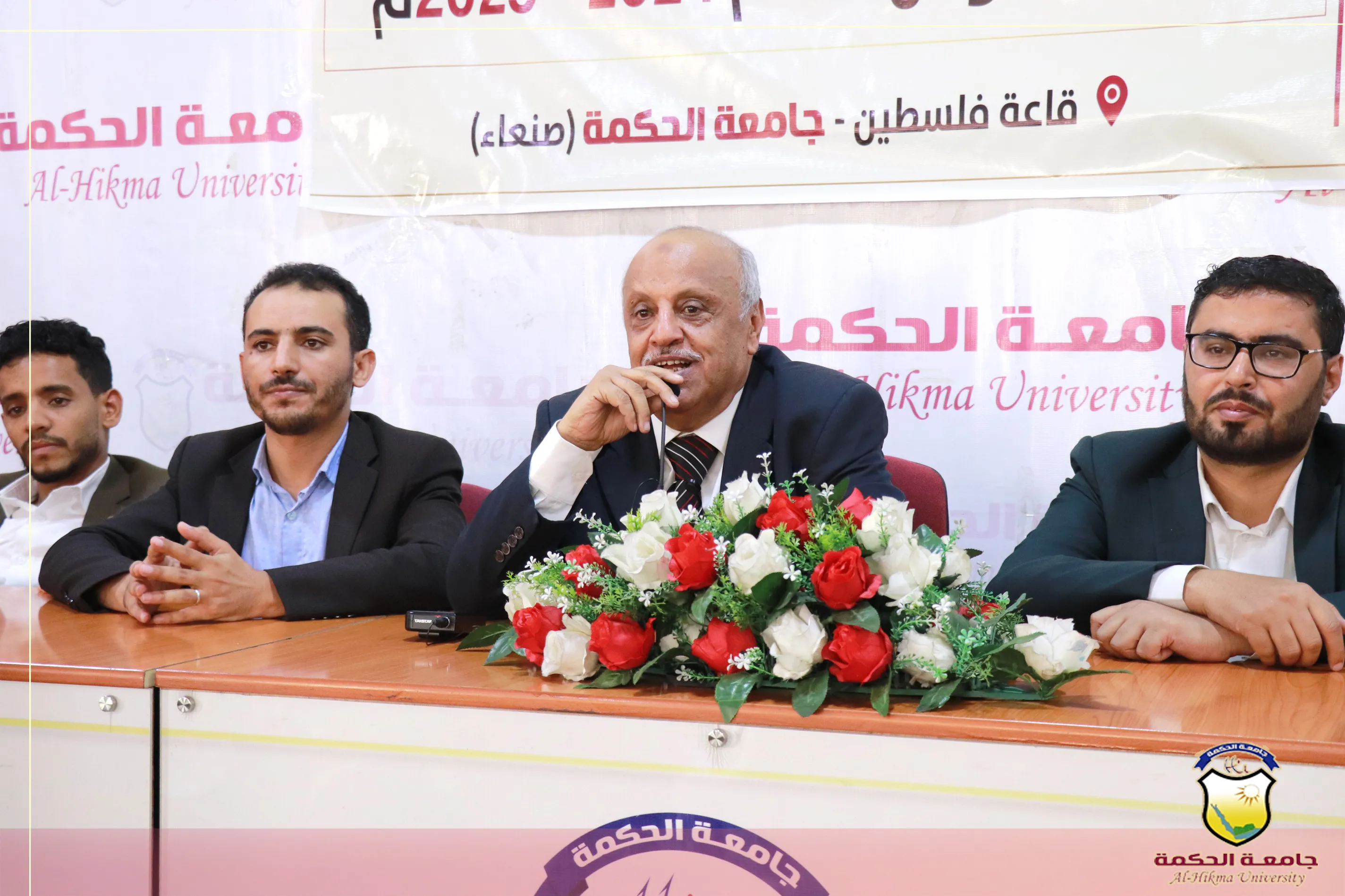 كلية العلوم الطبية بجامعة الحكمة تكرم طلابها الأوائل للعام الجامعي 2024–2025م